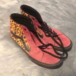 11.5 Vans High top Red/Cheetah